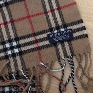 Burberry 100% Lambswool Scarf